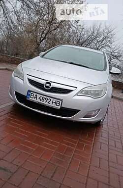 Универсал Opel Astra 2011 в Малой Виске