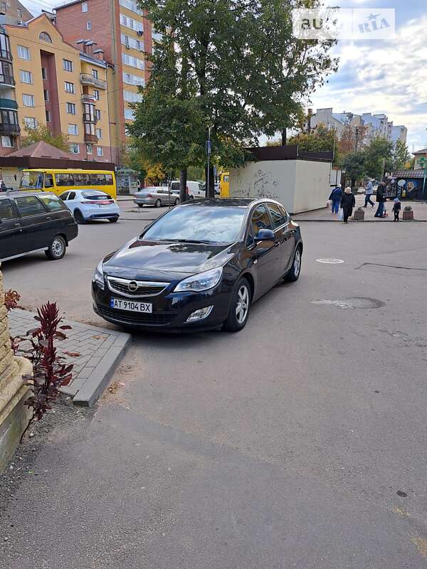 Хетчбек Opel Astra 2011 в Івано-Франківську