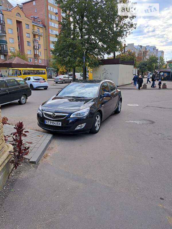 Хэтчбек Opel Astra 2011 в Ивано-Франковске