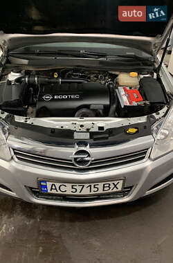 Універсал Opel Astra 2009 в Луцьку