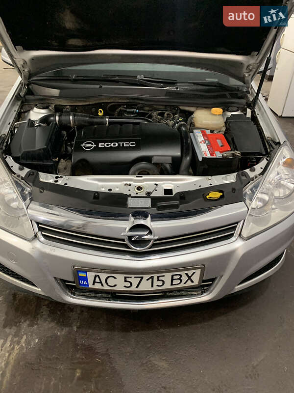 Універсал Opel Astra 2009 в Луцьку