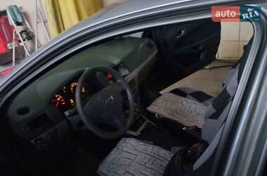 Хэтчбек Opel Astra 2006 в 