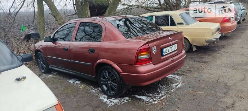 Седан Opel Astra 2000 в Никополе