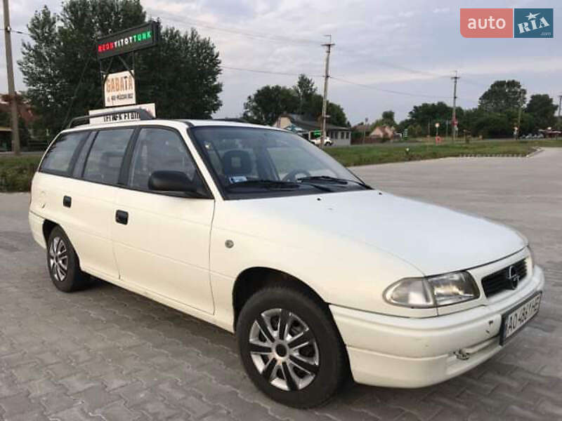 Універсал Opel Astra 1997 в Береговому