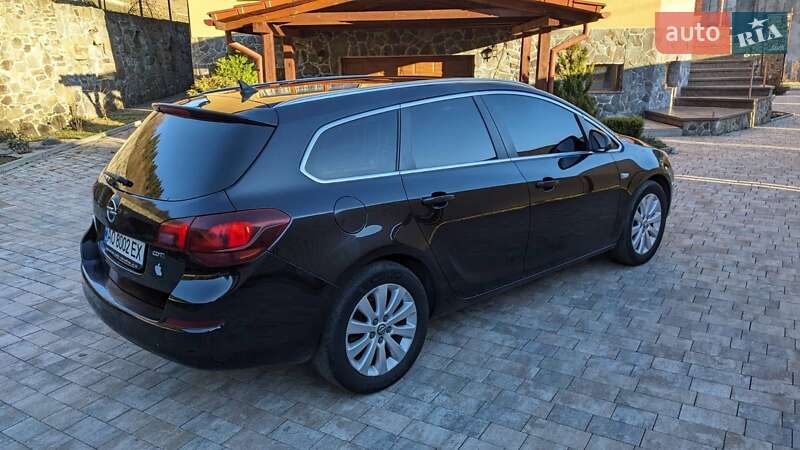 Універсал Opel Astra 2011 в Ужгороді