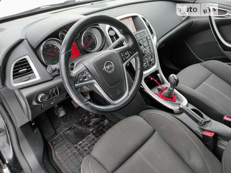 Універсал Opel Astra 2013 в Полтаві