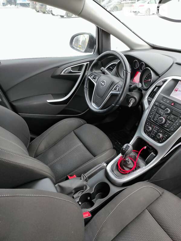 Універсал Opel Astra 2013 в Полтаві