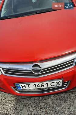 Хэтчбек Opel Astra 2013 в Львове