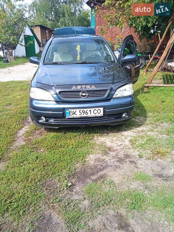Седан Opel Astra 2005 в 