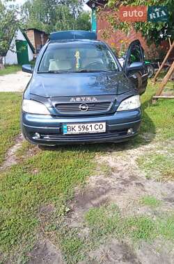 Седан Opel Astra 2005 в Ровно