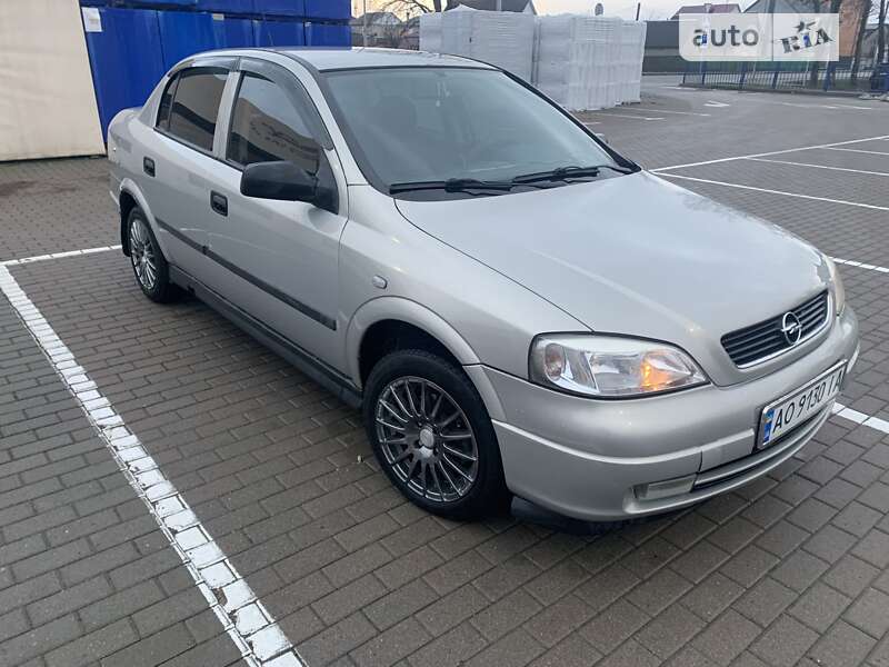 Седан Opel Astra 2008 в Хусте