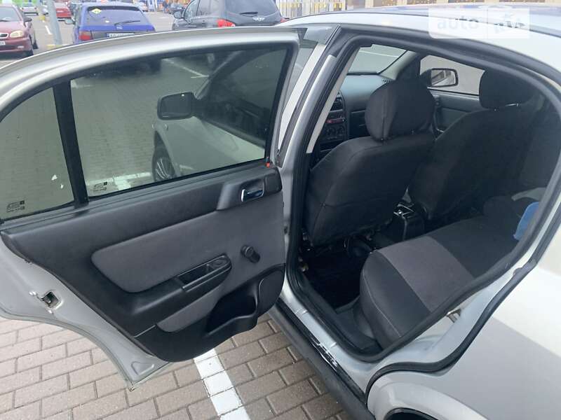 Седан Opel Astra 2008 в Хусте