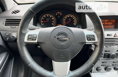 Хетчбек Opel Astra 2013 в Рівному