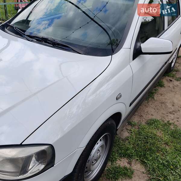 Хэтчбек Opel Astra 1998 в Раздельной