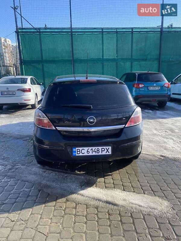 Хэтчбек Opel Astra 2013 в Львове