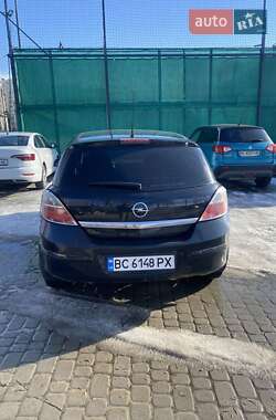 Хэтчбек Opel Astra 2013 в 