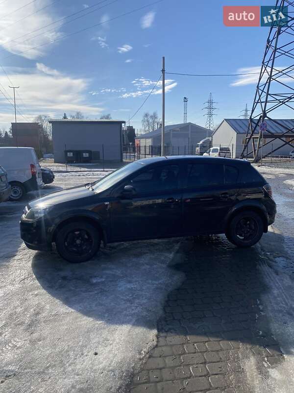 Хэтчбек Opel Astra 2013 в Львове