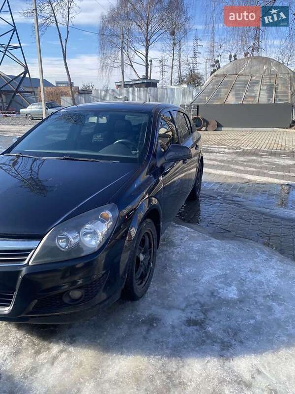 Хэтчбек Opel Astra 2013 в Львове