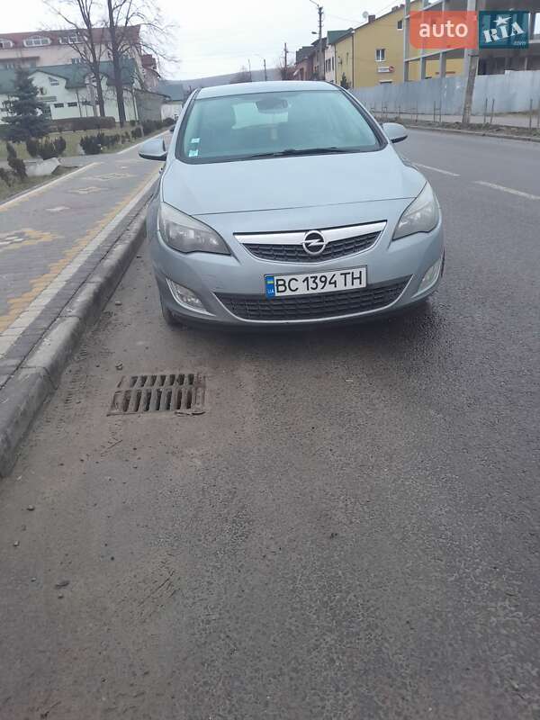 Хетчбек Opel Astra 2012 в Турці