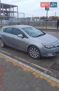 Хэтчбек Opel Astra 2012 в 