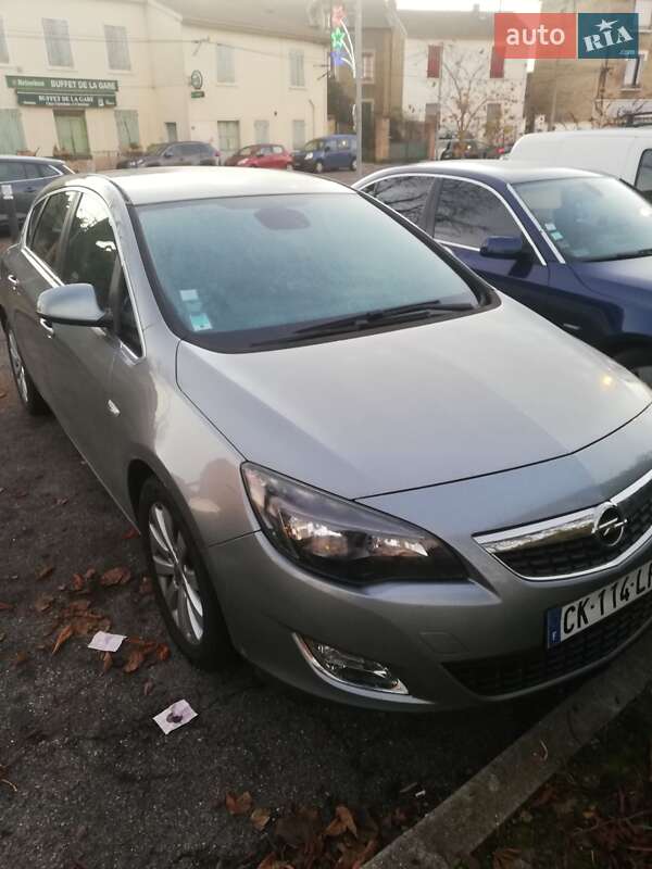 Хетчбек Opel Astra 2012 в Турці