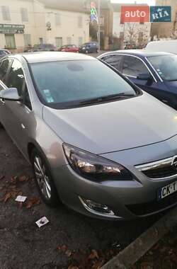 Хэтчбек Opel Astra 2012 в 
