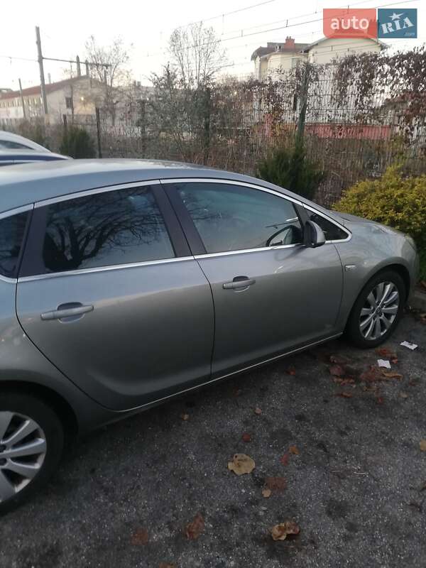 Хетчбек Opel Astra 2012 в Турці