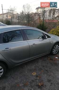 Хэтчбек Opel Astra 2012 в 