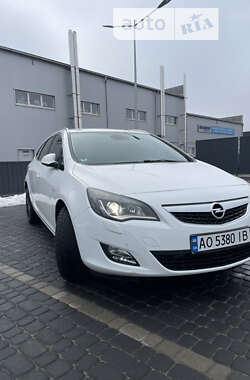 Універсал Opel Astra 2011 в Мукачевому