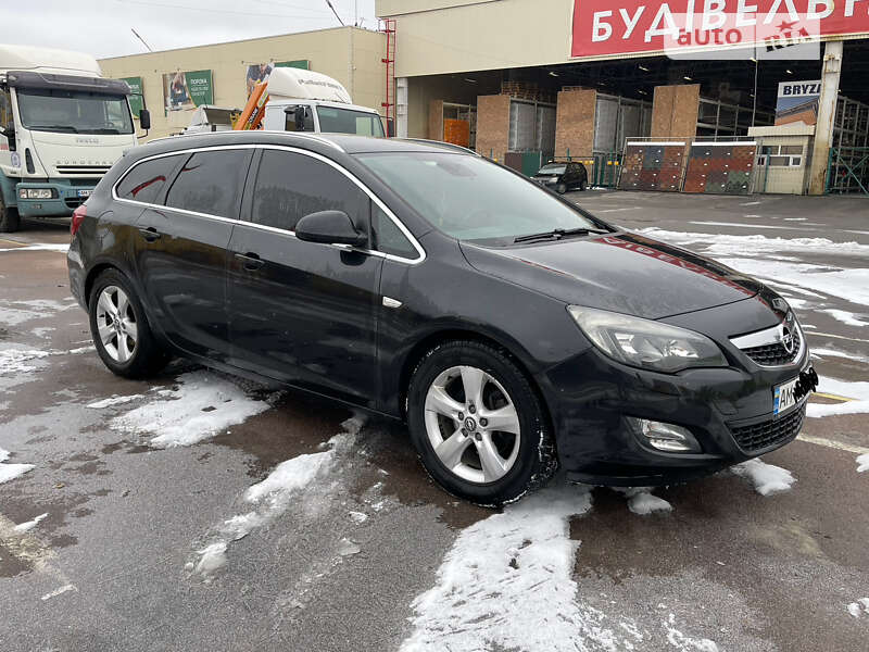 Универсал Opel Astra 2012 в Житомире