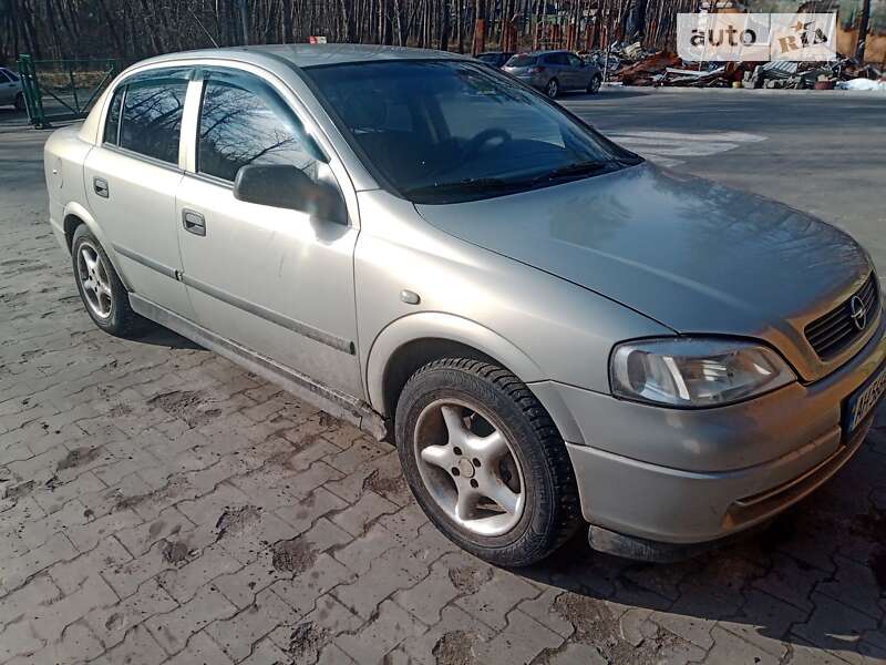 Седан Opel Astra 2006 в Славянске