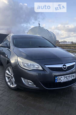 Универсал Opel Astra 2011 в Жовкве