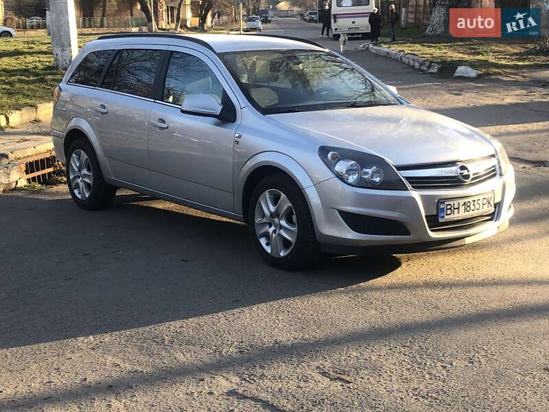 Универсал Opel Astra 2010 в 