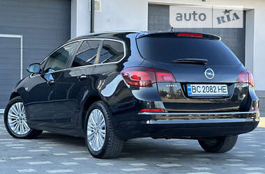 Універсал Opel Astra 2013 в Дрогобичі