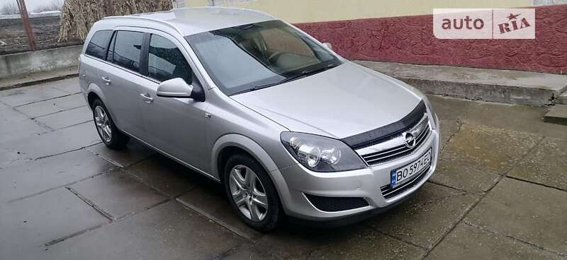 Універсал Opel Astra 2011 в Бучачі