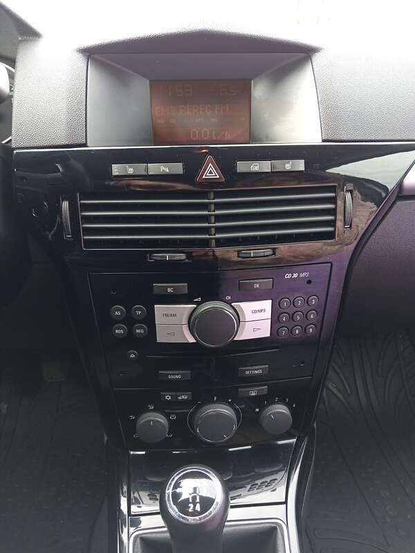 Універсал Opel Astra 2010 в Полтаві