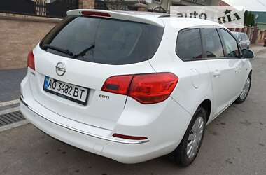 Универсал Opel Astra 2014 в Ужгороде