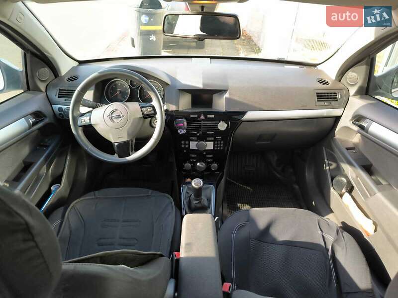 Универсал Opel Astra 2010 в Кривом Роге