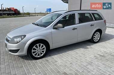 Универсал Opel Astra 2011 в Буске