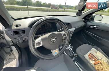 Универсал Opel Astra 2011 в Буске