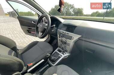 Универсал Opel Astra 2011 в Буске