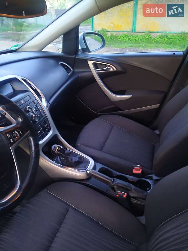 Універсал Opel Astra 2010 в Надвірній