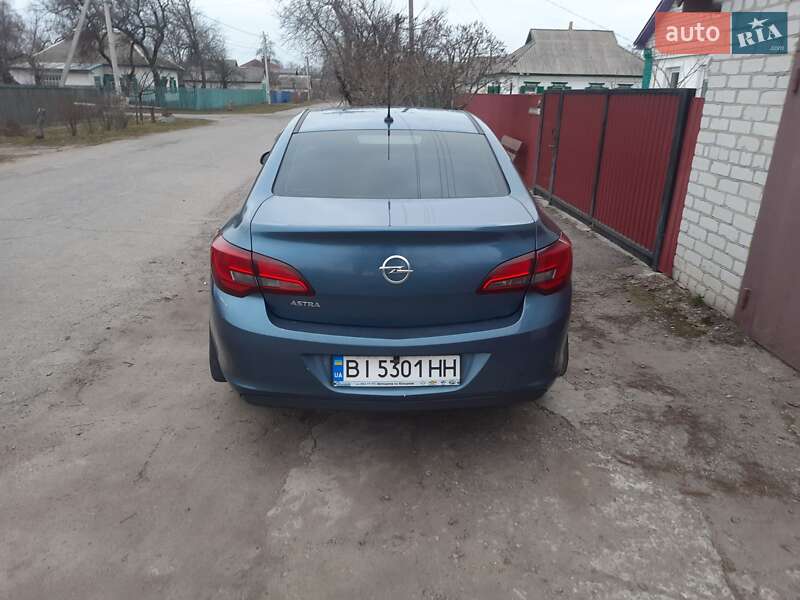 Седан Opel Astra 2015 в Кременчуге