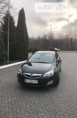 Універсал Opel Astra 2012 в Коломиї
