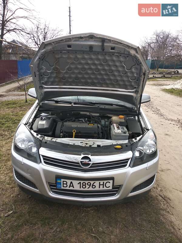 Универсал Opel Astra 2011 в Александрие фото 10 Универсал Opel Astra 2011 в Александрие