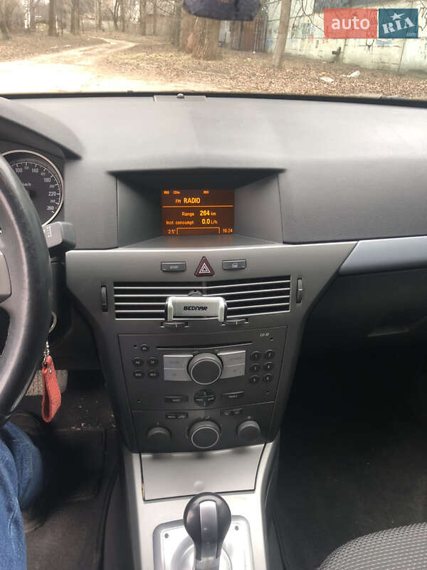 Хетчбек Opel Astra 2004 в Дніпрі