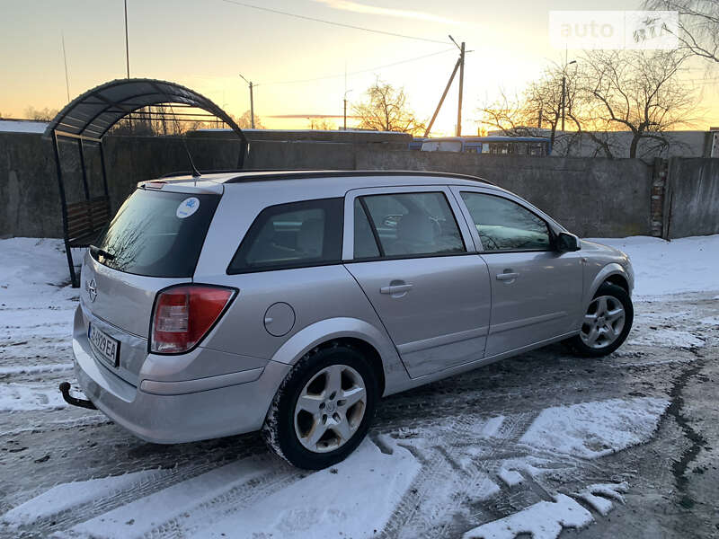 Універсал Opel Astra 2008 в Чернігові