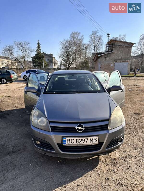 Хетчбек Opel Astra 2004 в Золочеві