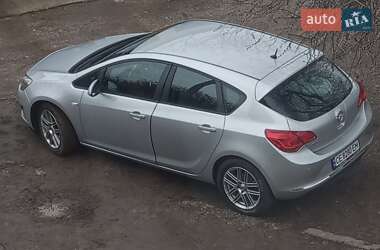 Хэтчбек Opel Astra 2012 в Кельменцах