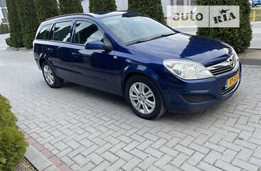 Универсал Opel Astra 2009 в Городке